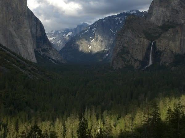 Tunnel View in Yosemite National Park, with El Capitan and Bridalveil Fall